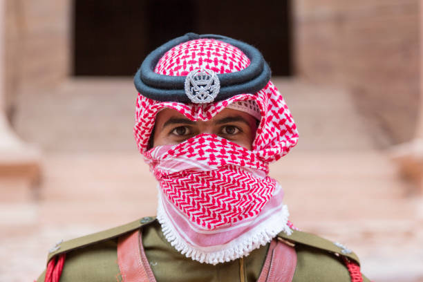 portrait of a royal soldier guarding the city's stone security in petra, jordan - guard of honor imagens e fotografias de stock
