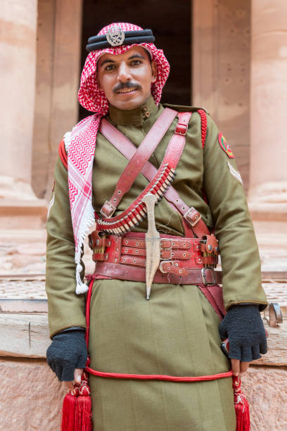 portrait of a royal soldier guarding the city's stone security in petra, jordan - guard of honor imagens e fotografias de stock