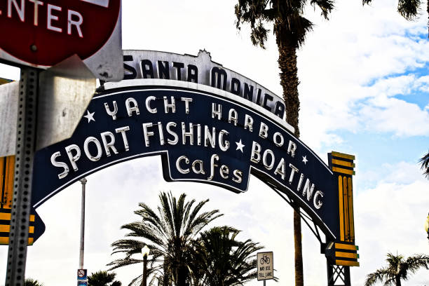 powitanie łuku w santa monica w kalifornii. - santa monica beach santa monica freeway santa monica california zdjęcia i obrazy z banku zdjęć