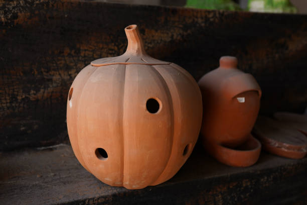 Earthenware in the shape of a pumpkin