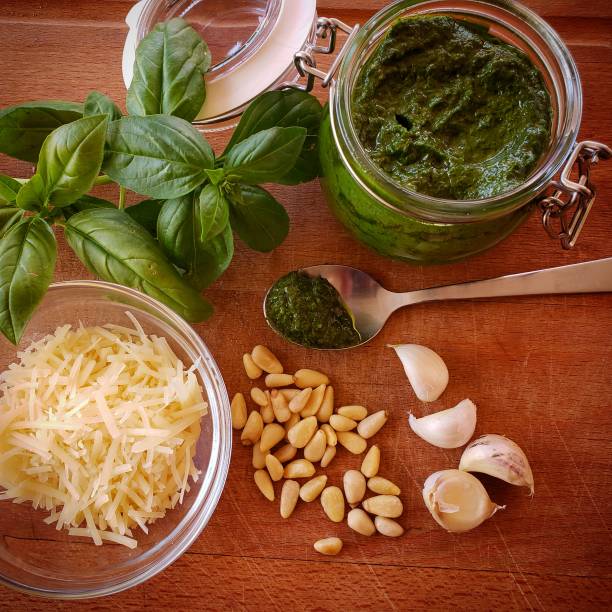 Tworzenie pesto – zdjęcie