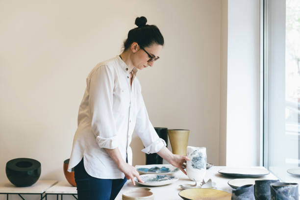 istock Woman Gallerist Working 1263912568