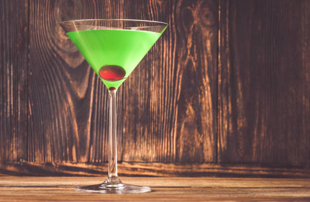 日本のスリッパカクテル - midori sour ストックフォトと画像