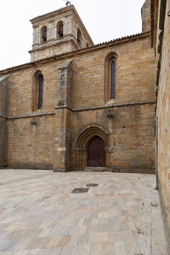 Vista de la colegiata de San Miguel en Aguilar de Campoo, Palencia photo