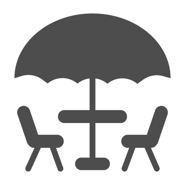 우산과 테이블 의자 단단한 아이콘, 커피 시간 개념, 흰색 배경에 거리 카페 표지판, 모바일, 웹용 글리프 스타일의 테라스 아이콘용 우산이 있는 테이블. 벡터 그래픽. - furniture patio outdoors lounge stock illustrations