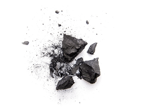 Piezas de carbón negro roto aislado sobre fondo blanco photo