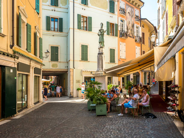 베로나의 이탈리안 레스토랑 및 거리 카페 - verona italy veneto europe day 뉴스 사진 이미지