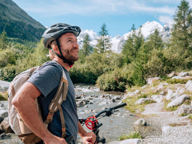istock Man on mountain bike looking at panorama 1264064269