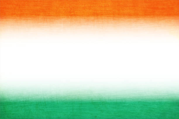 krepppapier strukturiert egrunge vektor tricolor verblasst hintergrund mit drei horizontalen bändern in orange oder safran, weiß und grün farben - indian flag india flag celebration stock-grafiken, -clipart, -cartoons und -symbole