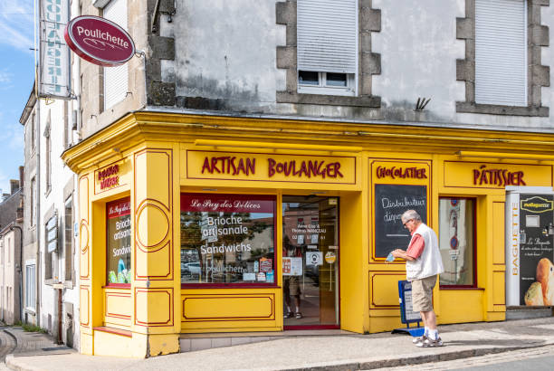 man walks to an artisan bäcker in les epesses, frankreich - altes backhaus dorf stock-fotos und bilder