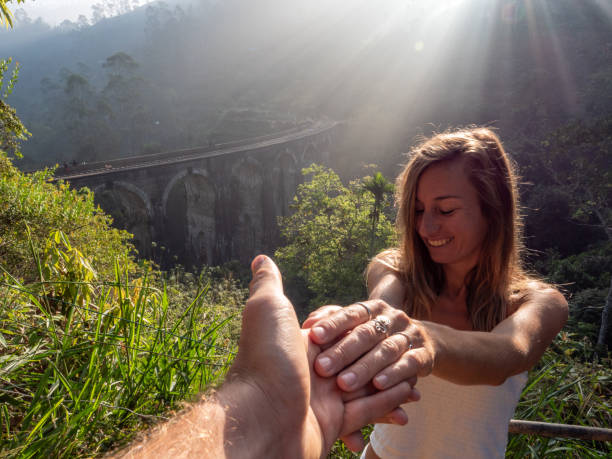 istock couple follow me 1264091440