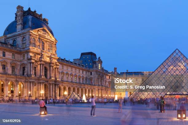 Louvre Museum Paris Stock Photo - Download Image Now - Musee du Louvre, Paris - France, Night