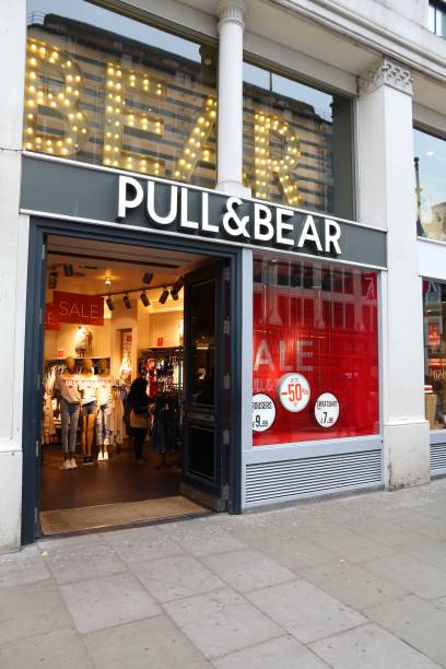How to Pronounce Pull & Bear? (CORRECTLY) 