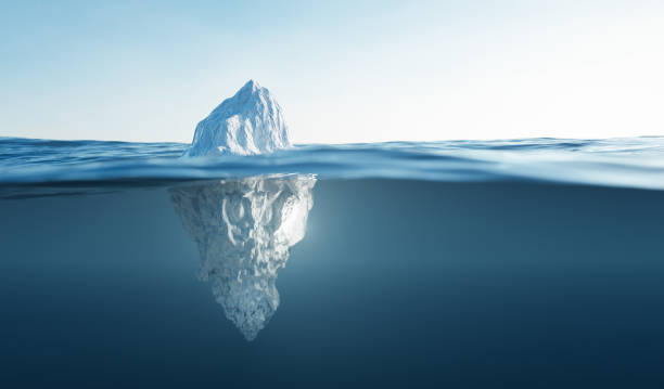 partie visible de l'iceberg. a moitié sous l’eau. - iceberg antarctica glacier melting photos et images de collection