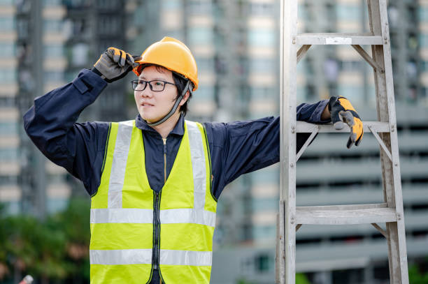 istock Maintenance worker man carrying aluminium ladder 1264151524