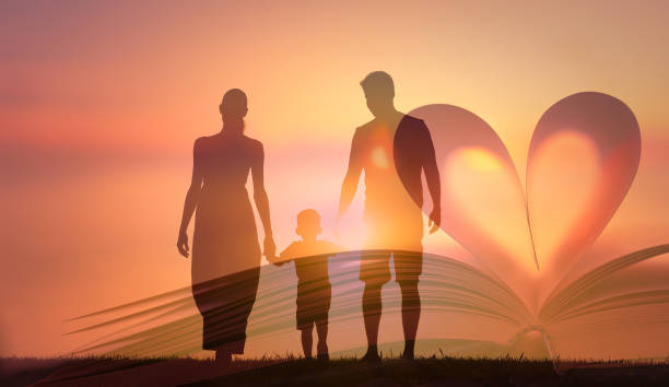 famiglia che cammina al tramonto. - family bible foto e immagini stock