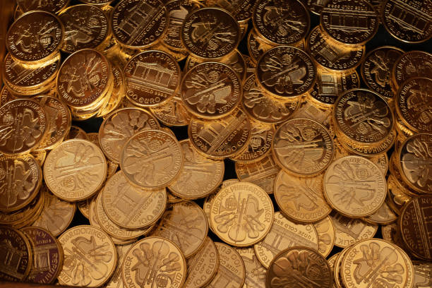 moedas de ouro de barras - gold ingot coin bullion - fotografias e filmes do acervo