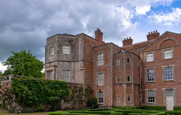 Mottisfont Abbey - a historical priory and country estate in Mottisfont, Hampshire, United Kingdom Mottisfont, Hampshire, United Kingdom -June 9, 2019: Mottisfont Abbey - a historical priory and country estate mottisfont stock pictures, royalty-free photos & images