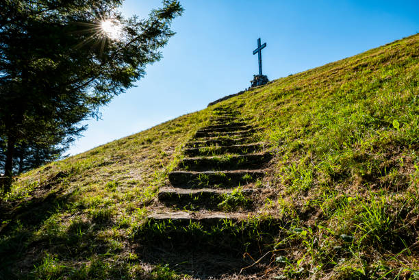 Mountain path for mount Bolettone vet