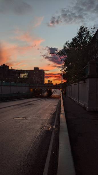 istock Sunset over the Montreal Neighbourhoods (photo10) 1264183661