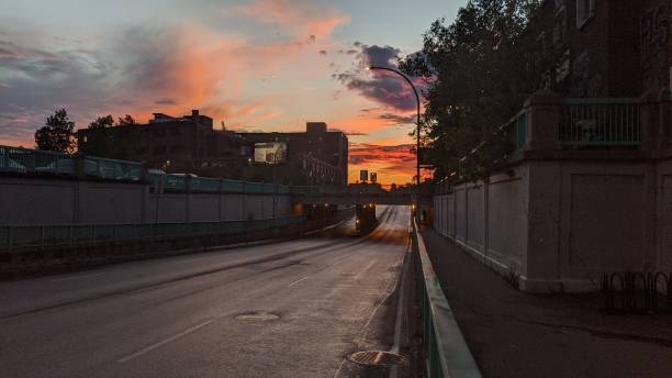 istock Sunset over the Montreal Neighbourhoods (photo11) 1264183672