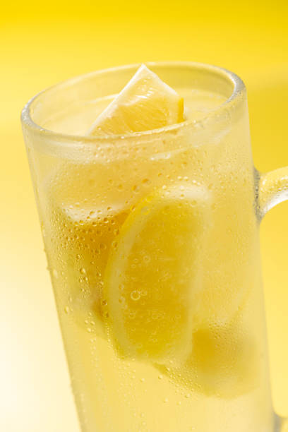 Lemon sour with plenty of frozen lemons Lemon sour with plenty of frozen lemons soda water glass lemon stock pictures, royalty-free photos & images