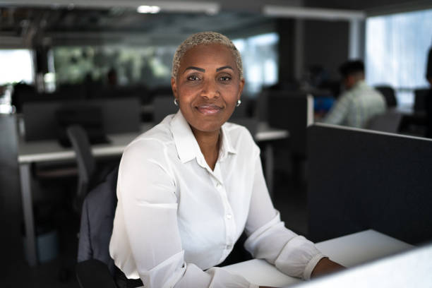 Portrait of a businesswoman in the office Portrait of a businesswoman in the office short hair photos stock pictures, royalty-free photos & images