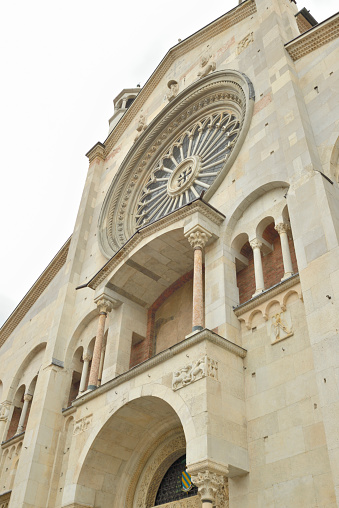 Fachada de la Catedral de Módena photo