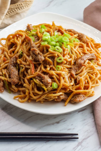 istock Chinese Beef Lo Mein 1264339171