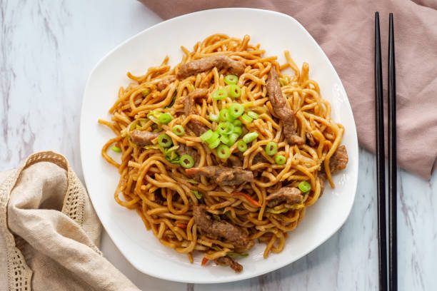 istock Chinese Beef Lo Mein 1264339181