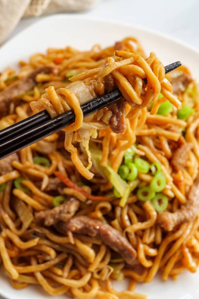 istock Chinese Beef Lo Mein 1264339192