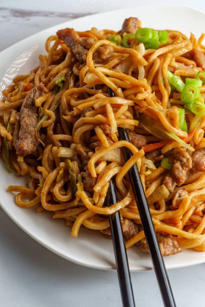 istock Chinese Beef Lo Mein 1264339205