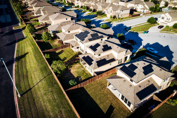 Solar Panel Suburbs Solar Panel Rooftops on Suburb homes Real Estate Neighborhood Development solar panels on the roof of building in a city stock pictures, royalty-free photos & images