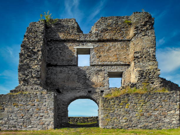 leere hrad castle ruinen - zvolen stock-fotos und bilder