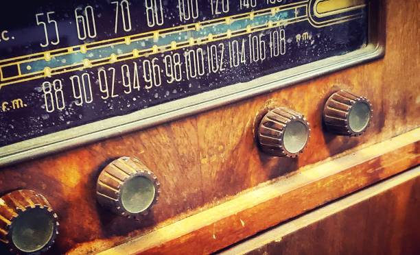 vintage tuner radiowy i tarcze - 1940s style audio zdjęcia i obrazy z banku zdjęć