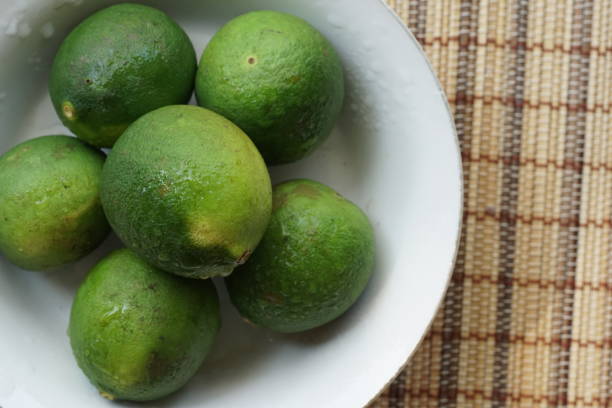 istock Dewy limes on a plate 1264404660