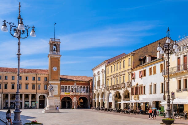 itália - rovigo, praça vittorio emanuele ii - rovigo - fotografias e filmes do acervo