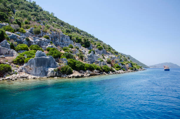 The sunken ruins on the island of Kekova Dolichiste of the ancient Lycian city of ancient Simena, was destroyed by an earthquake, rebuilt and existed until the Byzantine era. Antalya, Turkey ancient city ruins by the sea in mediterranean kekova stock pictures, royalty-free photos & images
