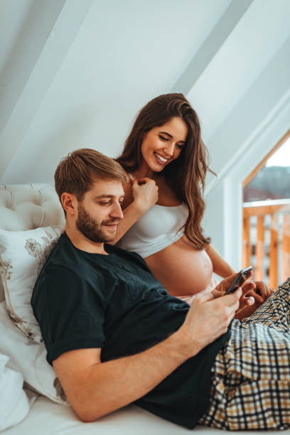 istock Looking for experience of pregnancy with social media 1264456933