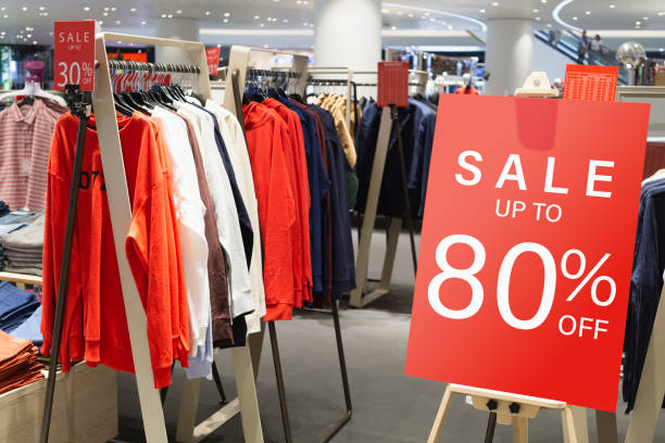 sale label billbord stand template in clothing store for sale promotion and discount information for black friday and holiday season sale. sale banner template mockup. discount sale up to 80% red sign in shopping mall. - billbord imagens e fotografias de stock