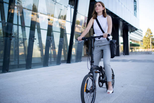 istock Businesswoman with her folding bike going to work 1264477835