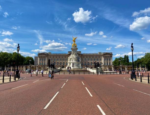 ロンドン・ザ・モールからのバッキンガム宮殿の眺め - palace buckingham palace london england famous place ストックフォトと画像