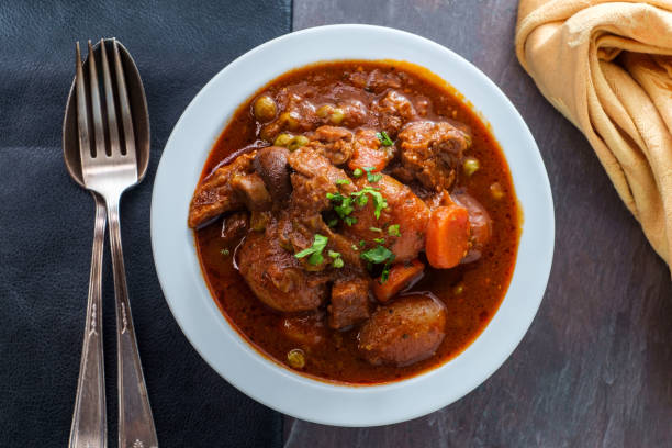 irish beef beer stew - rustic beer brewery indoors imagens e fotografias de stock