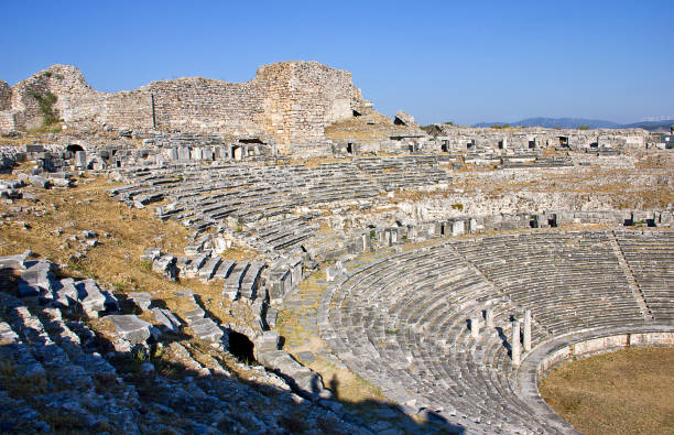 miletus ancient city and theatre en turquie - urban scene china city horizontal photos et images de collection