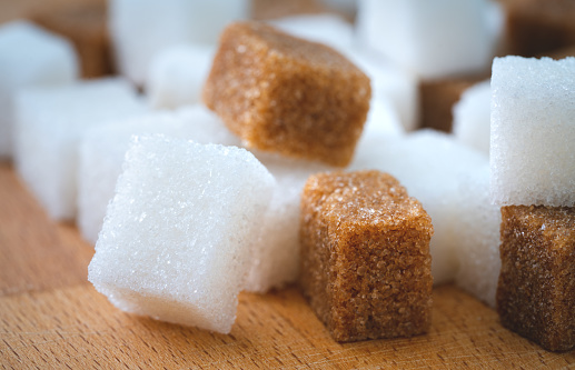 White refined sugar and brown unrefined sugar cubes