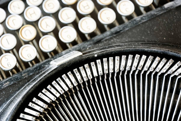 오래된 타자기의 철망치 - typewriter hammer retro revival typebar 뉴스 사진 이미지