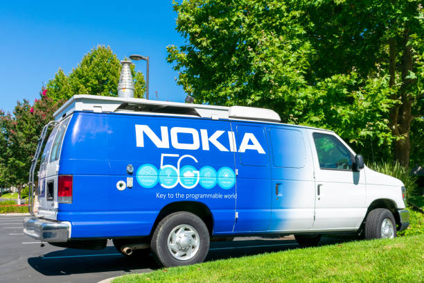 Nokia 5G wireless network architecture capabilities sign on the vehicle with telescopic 5G antenna Nokia 5G wireless network architecture capabilities sign on the mini van with telescopic 5G antenna - San Jose, California, USA - 2020 phone nokia stock pictures, royalty-free photos & images