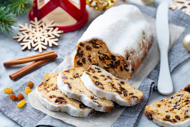 christmas stollen. traditional german festive dessert. marble background. close up. - german culture imagens e fotografias de stock