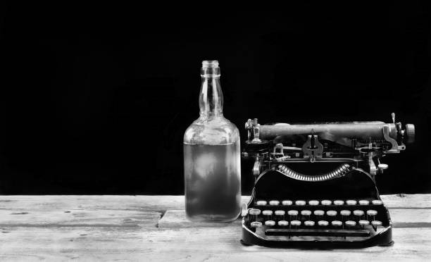 antique typewriter and whisky. - typewriter journalist newspaper obsolete imagens e fotografias de stock