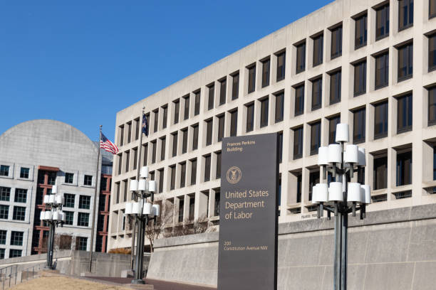 us department of labor frances perkins building - washington dc architecture nobody american flag imagens e fotografias de stock